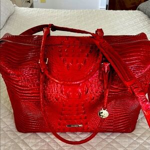 Elegant Red Crocodile-Embossed Women's Bag